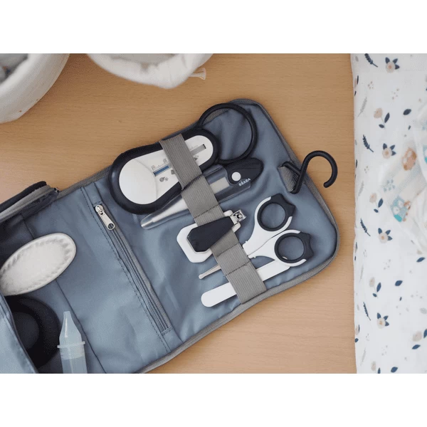 BEABA ® Hangende Toilettas Met 9 Accessoires In Donkerblauw 2 BEABA ® Hangende Toilettas Met 9 Accessoires In Donkerblauw - Afbeelding 2