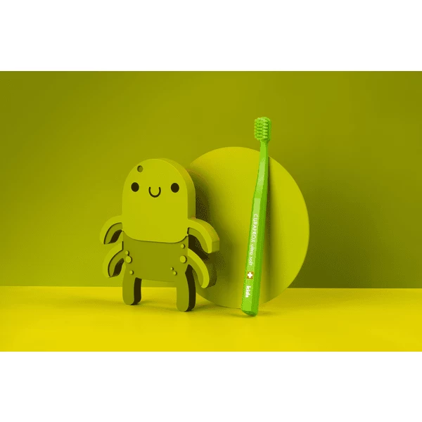 CURAPROX Kindertandenborstel CS Kids In Groen, 4-12 Jaar 2 CURAPROX Kindertandenborstel CS Kids In Groen, 4-12 Jaar - Afbeelding 2