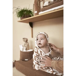 Meyco Ikat Handdoek Met Capuchon Sand 7 Meyco Ikat Handdoek Met Capuchon Sand -Babyverzorging Deals meyco ikat handdoek met capuchon sand a379408 2