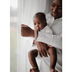 Mushie Bijtring Bloem Armband, Roos/ Blush /Shifting Sand , 3 Stuks 7 Mushie Bijtring Bloem Armband, Roos/ Blush /Shifting Sand , 3 Stuks -Babyverzorging Deals mushie bijtring bloem armband roos blush shifting sand 3 stuks a399241 2