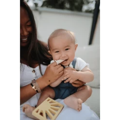 Mushie Vinger Tandenborstel Klei/Verplaatsing Sand 7 Mushie Vinger Tandenborstel Klei/Verplaatsing Sand -Babyverzorging Deals mushie vinger tandenborstel klei verplaatsing sand a399470 2